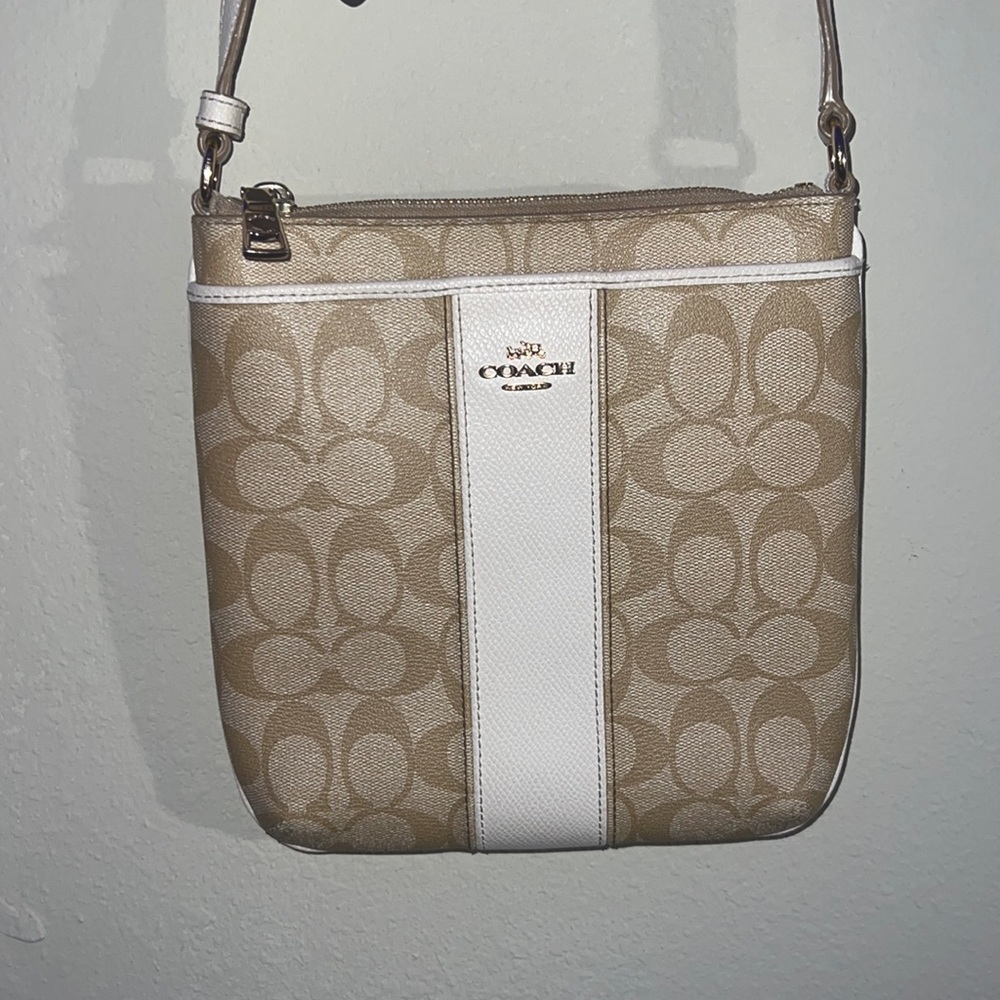 coach purse barely used in good shape!